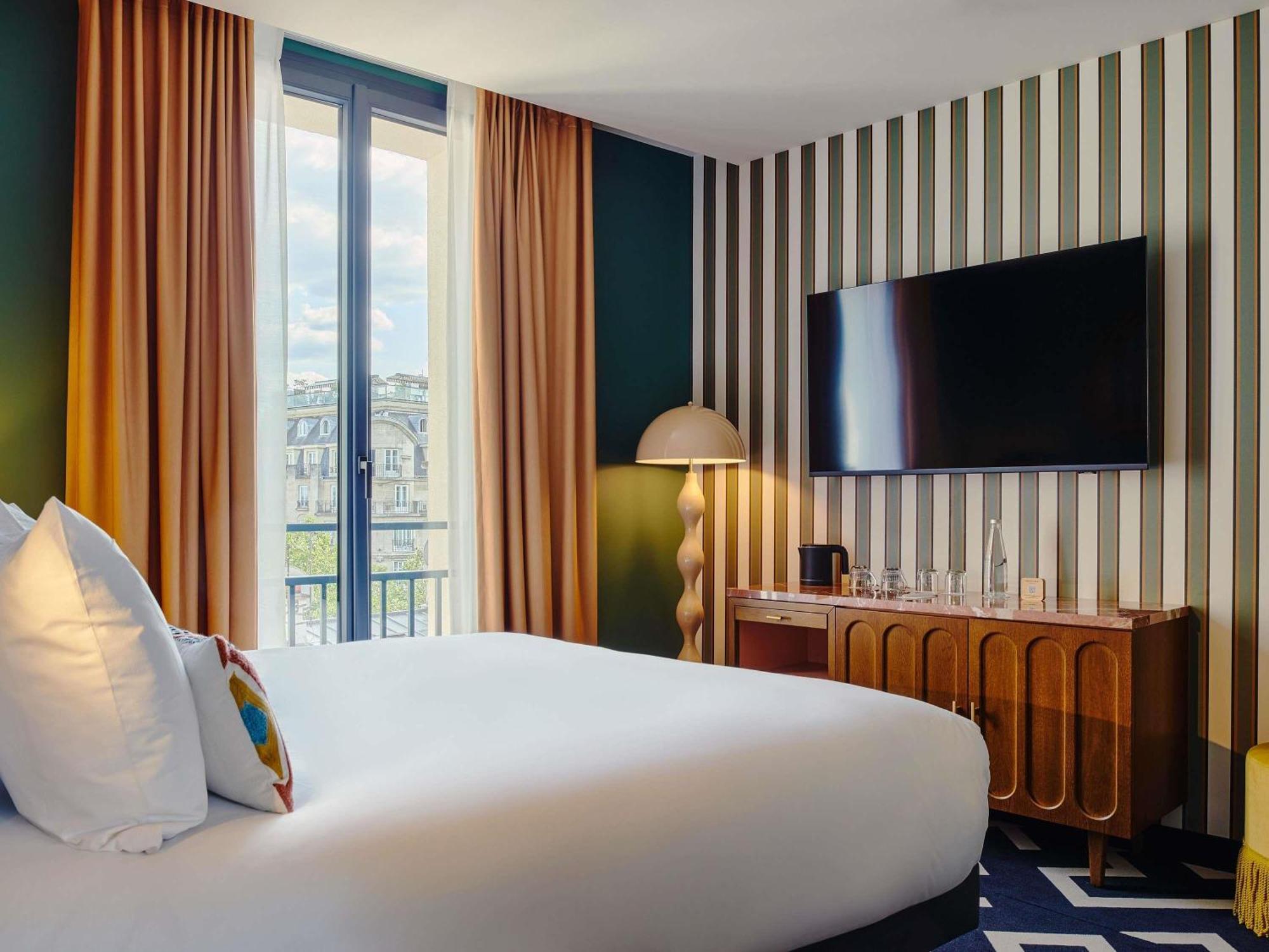 Mercure Butte Montmartre Basilique Paris